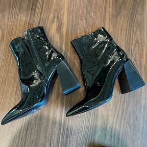 Patent leather Booties